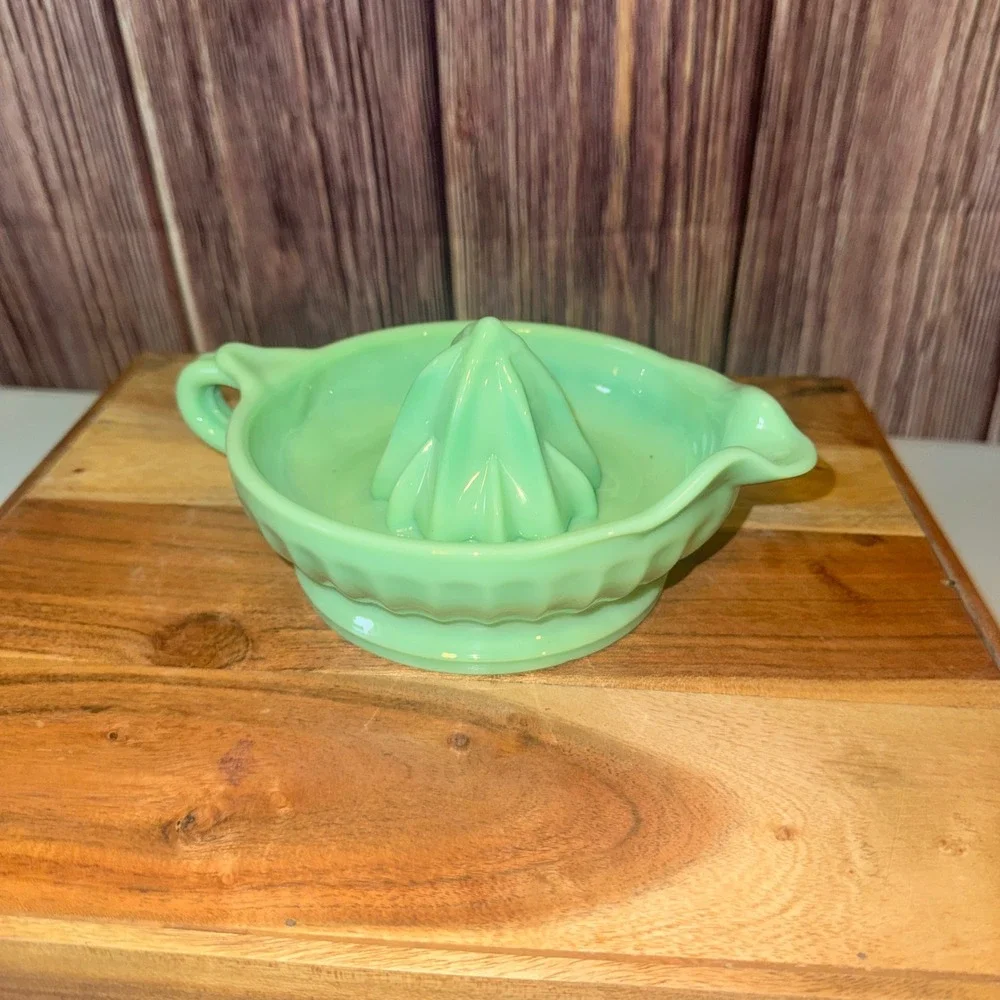 Jadeite Glass Citrus Juicer Reamer Green Vintage Mid-Century Kitchenware 6in